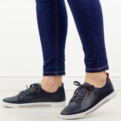Granatowe skórzane półbuty, tenisówki damskie S.Barski 268R. Niebieskie trampki damskie S.BARSKI, bez wzorów, ze skóry, bez zapięcia. Za 219.00 zł.
