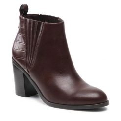 Botki Clara Barson. Brązowe botki damskie Clara Barson, bez obcasa, na słupku, bez zapięcia. Za 111.99 zł.