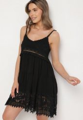 Czarna Rozkloszowana Sukienka w Haftowany Wzór Mavironne. Czarne sukienki damskie Born2be, bez wzorów, eleganckie, bez ramiączek. W wyprzedaży za 84.99 zł.