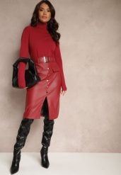 Czerwona Spódnica Ołówkowa High Waist z Imitacji Skóry Ozdobiona Paskiem Norinka. Czerwone spódnice damskie Renee, do pracy, l, z aplikacjami, ze skóry, biznesowe, midi. Za 99.99 zł.