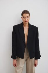 Marynarka o prostym kroju w kolorze TOTALLY BLACK - RICHMOND -M/L. Czarne marynarki i żakiety damskie Marsala, l, bez wzorów, z bawełny, eleganckie. Za 599.90 zł.