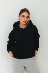 BLUZA RITA CZARNA M - Flawless. Czarne bluzy damskie Flawless, na zimę, l, bez wzorów, z bawełny, bez kaptura. Za 339.00 zł.