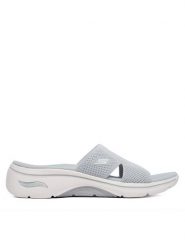 Skechers Klapki Gowalk Arch Fit 2.0 - Dakota 140865/LTGY Szary. Szare klapki damskie Skechers, bez wzorów, z materiału, bez obcasa, bez zapięcia. Za 289.99 zł.