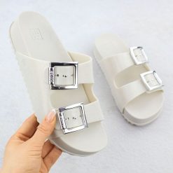 Klapki damskie z klamrami plażowe basenowe kremowe Zaxy RR285056. Białe klapki damskie Zaxy, bez wzorów, z gumy, bez obcasa, bez zapięcia. Za 161.99 zł.