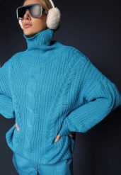 Niebieski Golf z Wiskozą w Stylu Oversize z Ozdobnym Splotem Korremi. Niebieskie golfy damskie Renee, m, bez wzorów, z wiskozy, bez ramiączek. Za 79.99 zł.