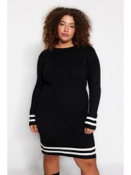 Trendyol Sukienka w kolorze czarnym rozmiar: 3XL. Czarne sukienki damskie Trendyol, bez wzorów, bez ramiączek. Za 52.99 zł.