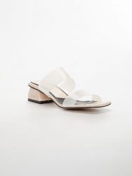 Fnuun Shoes Klapki w kolorze kremowym rozmiar: 38. Brązowe klapki damskie Fnuun Shoes, bez wzorów, z otwartym noskiem, bez obcasa, bez zapięcia. Za 52.30 zł.