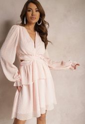 Różowa Rozkloszowana Sukienka Pokryta Transparentną Tkaniną z Wycięciami po Bokach Cedriona. Czerwone sukienki damskie Renee, z aplikacjami, z tkaniny, eleganckie, bez ramiączek. Za 109.99 zł.