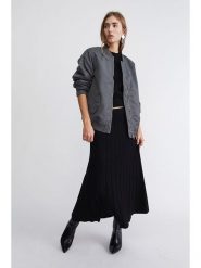 Oui Kurtka w kolorze czarnym rozmiar: 34. Szare kurtki damskie Oui, bez wzorów, bez kaptura. Za 325.03 zł.