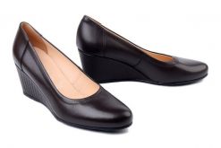 BIOECO BY ARKA 5899 2961+2763 czekolada, czółenka damskie. Brązowe czółenka damskie Bioeco by Arka, bez wzorów, ze skóry, bez obcasa, na koturnie. Za 389.90 zł.