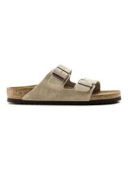 Birkenstock Skórzane klapki "Arizona" w kolorze beżowym rozmiar: 44. Brązowe klapki damskie Birkenstock, bez wzorów, ze skóry, z otwartym noskiem, bez obcasa, bez zapięcia. Za 402.20 zł.