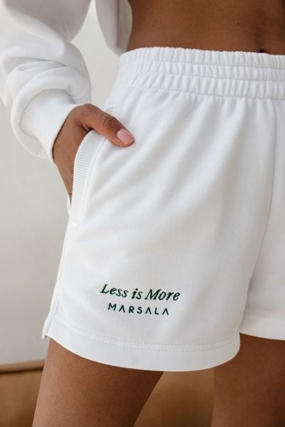 Szorty z dzianiny dresowej z haftem zielonym w kolorze CHEMICAL WHITE - LE PETIT. Białe spodenki sportowe damskie Marsala, s, bez wzorów, z bawełny, z podwyższonym stanem, na fitness i siłownię. Za 189.90 zł.