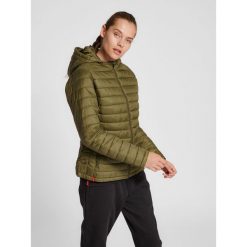 Kurtka sportowa damska Hummel Red z kapturem. Zielone kurtki sportowe damskie Hummel, na wiosnę, m, bez wzorów, z materiału, z kapturem. Za 259.00 zł.