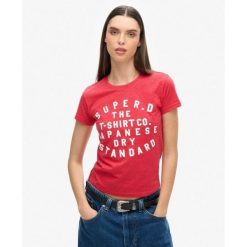 Dopasowany t-shirt z nadrukiem w reliefie. Brązowe koszulki sportowe damskie Superdry, bez wzorów, bez ramiączek. W wyprzedaży za 132.45 zł.