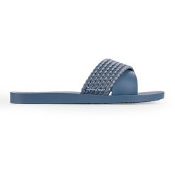 Klapki damskie Ipanema Street II. Niebieskie klapki damskie Ipanema, bez wzorów, bez obcasa, bez zapięcia. Za 119.00 zł.