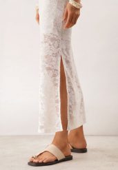 Ciemnobeżowe Klapki VICES z Paskiem na Duży Palec i Ozdobą z Metalicznym Akcentem Creppela. Brązowe klapki damskie Born2be, z aplikacjami, z jeansu, bez obcasa, na płaskiej podeszwie, bez zapięcia. Za 69.99 zł.