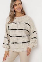 Jasnobeżowy Sweter z Bufiastymi Rękawami Ozdobiony Cienkimi Paskami Bilentia. Brązowe swetry klasyczne damskie Born2be, bez kołnierzyka. Za 74.99 zł.