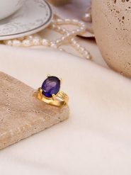 Pierres de Jade Pozłacany pierścionek z cyrkonią rozmiar: onesize. Niebieskie pierścionki damskie Pierres de Jade, z cyrkonią, pozłacane. Za 70.74 zł.