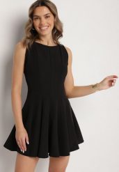 Czarna Rozkloszowana Sukienka Ozdobiona Przeszyciami Evinini. Czarne sukienki damskie Born2be, bez wzorów, eleganckie, bez ramiączek. Za 109.99 zł.