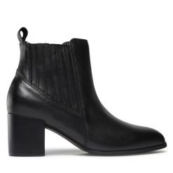 Botki Lasocki. Czarne botki damskie Lasocki, bez obcasa, na słupku, bez zapięcia. Za 299.99 zł.