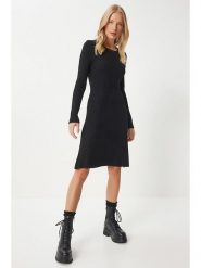 Happiness Istanbul Sukienka w kolorze czarnym rozmiar: S/M. Czarne sukienki damskie Happiness Istanbul, bez wzorów, prążkowane, bez ramiączek. Za 87.61 zł.