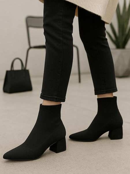 Bellucci Botki w kolorze czarnym rozmiar: 41. Czarne botki damskie Bellucci, eleganckie, bez obcasa, bez zapięcia. Za 152.98 zł.