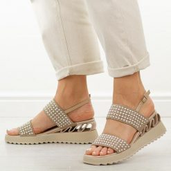 Beżowe skórzane sandały damskie na koturnie DiA 3067. Brązowe sandały damskie DiA, bez wzorów, ze skóry, bez obcasa, na koturnie, bez zapięcia. Za 399.00 zł.
