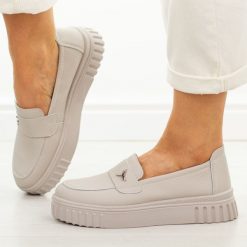 Beżowe skórzane półbuty damskie Vinceza 93218. Brązowe półbuty damskie VINCEZA, na lato, bez wzorów, z jeansu, bez obcasa, bez zapięcia. W wyprzedaży za 192.72 zł.