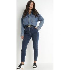Granatowe Jeansy Mom Fit z Paskiem Humilia. Niebieskie jeansy damskie Born2be, z podwyższonym stanem. Za 109.99 zł.