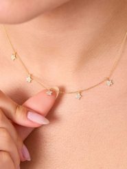 Lodie Silver Srebrny naszyjnik z elementami ozdobnymi rozmiar: onesize. Szare naszyjniki damskie Lodie Silver, z cyrkonią, srebrne. Za 78.99 zł.