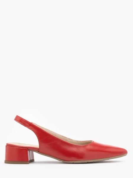 Czerwone czółenka z otwartą piętą. Czerwone czółenka damskie Ryłko, bez wzorów, z gumy, z otwartym noskiem, bez obcasa, na obcasie. W wyprzedaży za 299.99 zł.