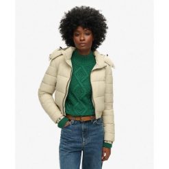 Kurtka z kapturem Crop Hooded Fuji. Brązowe kurtki damskie Superdry, bez wzorów, z kapturem. W wyprzedaży za 369.75 zł.