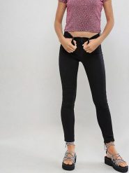 Monki Dżinsy - Slim fit - w kolorze czarnym rozmiar: W27. Czarne jeansy damskie Monki, z podwyższonym stanem. Za 50.95 zł.