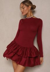 Bordowa Sukienka Longsleeve o Rozkloszowanym Kroju z Falbanką Reline. Czerwone sukienki damskie Renee, bez wzorów, klasyczne, bez ramiączek. Za 99.99 zł.