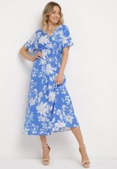 Niebieska Sukienka Długa z Kopertową Górą w Kwiatowy Print Solmare. Niebieskie sukienki damskie Born2be, bez wzorów, eleganckie, bez ramiączek. W wyprzedaży za 67.99 zł.