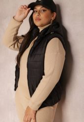 Czarna Kamizelka Pikowana z Kapturem Rithe. Czarne kamizelki damskie Renee, plus size, bez wzorów, z kapturem. Za 129.99 zł.