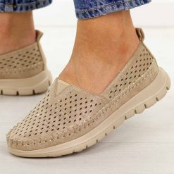 Złote ażurowe półbuty damskie Sergio Leone Mk099H. Żółte półbuty damskie Sergio Leone, na lato, w ażurowe wzory, z jeansu, z okrągłym noskiem, bez obcasa, na płaskiej podeszwie, bez zapięcia. Za 149.00 zł.