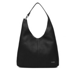 Torebka Calvin Klein. Czarne torebki klasyczne damskie Calvin Klein, bez dodatków. Za 1,099.00 zł.