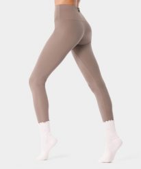 Legginsy crossback na pilates dla kobiet Carpatree Balletcore. Brązowe legginsy damskie Carpatree, l, bez wzorów, z dzianiny, z podwyższonym stanem, na fitness i siłownię. Za 175.99 zł.