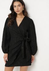 Czarna Kopertowa Sukienka z Wiązaniem w Talii Koexia. Czarne sukienki damskie Born2be, bez wzorów, eleganckie, bez ramiączek. W wyprzedaży za 118.99 zł.