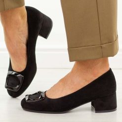 Czarne czółenka damskie na obcasie Potocki 12825. Czarne czółenka damskie POTOCKI, z aplikacjami, z zamszu, z okrągłym noskiem, bez obcasa, na obcasie. Za 199.00 zł.