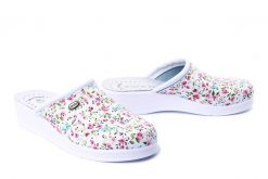 SANITAL FLEX 707/I flower 15, klapki profilaktyczne damskie. Białe klapki damskie Sanital-Flex, bez wzorów, ze skóry, bez obcasa, na koturnie, bez zapięcia. Za 119.90 zł.