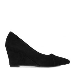 Czółenka MEXX. Czarne czółenka damskie Mexx, bez wzorów, bez obcasa. Za 329.99 zł.