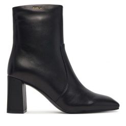 Botki Furla. Czarne botki damskie Furla, bez obcasa, na słupku, bez zapięcia. Za 1,149.00 zł.