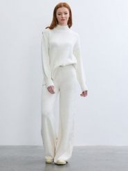 BGN Spodnie w kolorze kremowym rozmiar: 40. Brązowe spodnie materiałowe damskie BGN, bez wzorów, z materiału. Za 143.99 zł.