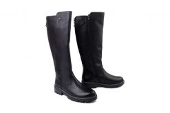 RIEKER REMONTE D0B72-01 black, kozaki damskie. Czarne kozaki damskie Rieker Remonte, ze skóry, bez obcasa, na obcasie, bez zapięcia. Za 619.90 zł.