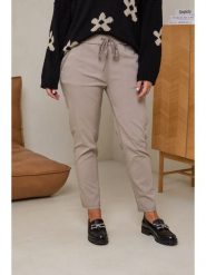 Curvy Lady Spodnie w kolorze beżowym rozmiar: 48/50. Brązowe spodnie materiałowe damskie Curvy Lady, z aplikacjami, z bawełny. Za 140.53 zł.