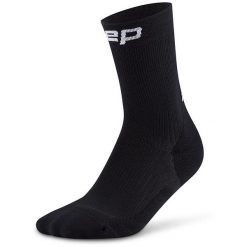 Damskie krótkie skarpety kompresyjne sportowe Core Run do połowy łydki CEP. Czarne skarpetki damskie CEP, bez wzorów, z elastanu. Za 79.00 zł.