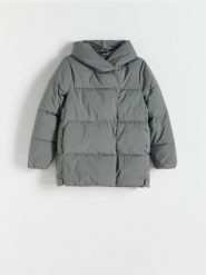 Pikowana kurtka - szary. Szare kurtki damskie Reserved, bez wzorów, z tkaniny, bez kaptura. W wyprzedaży za 49.99 zł.