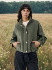 Kurtka bomberka ze stójką i twillowym wykończeniem - zielony. Zielone kurtki damskie Sinsay, l, bez wzorów, bez kaptura. Za 79.99 zł.